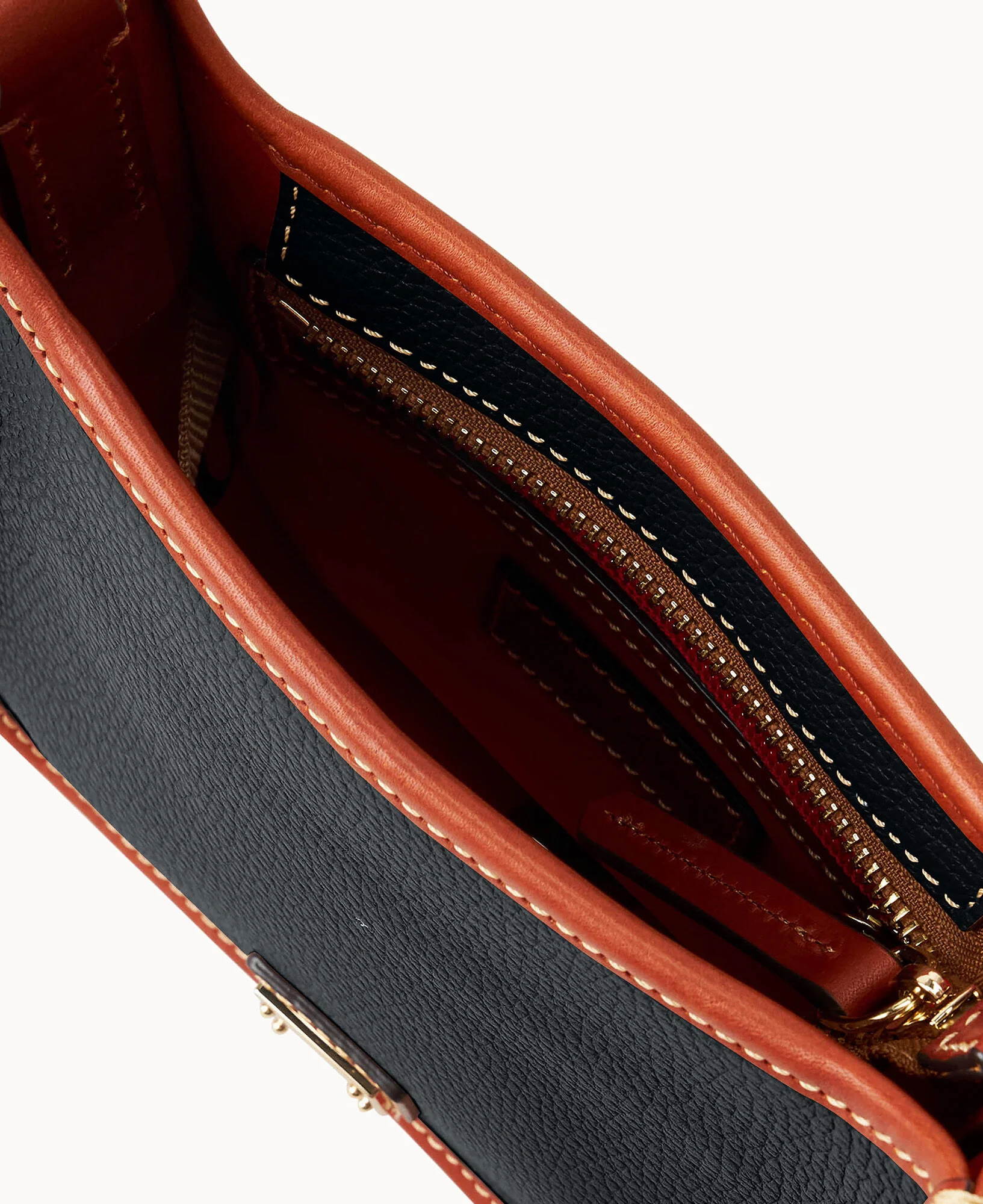 Pebble Grain Small Messenger - Image 3
